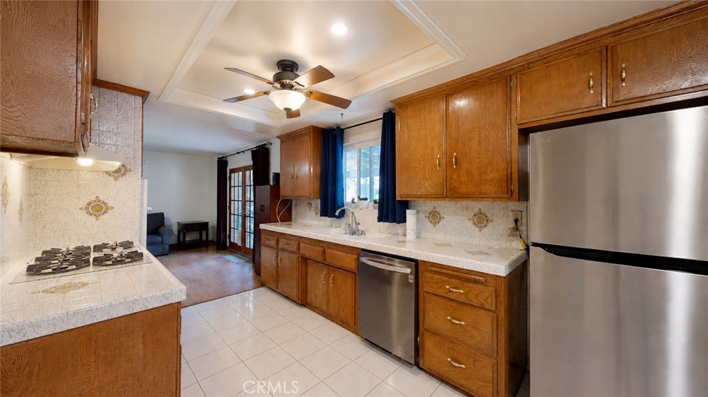 6031 Riverside Avenue Rialto, CA 92377 - Photo 6 of 38