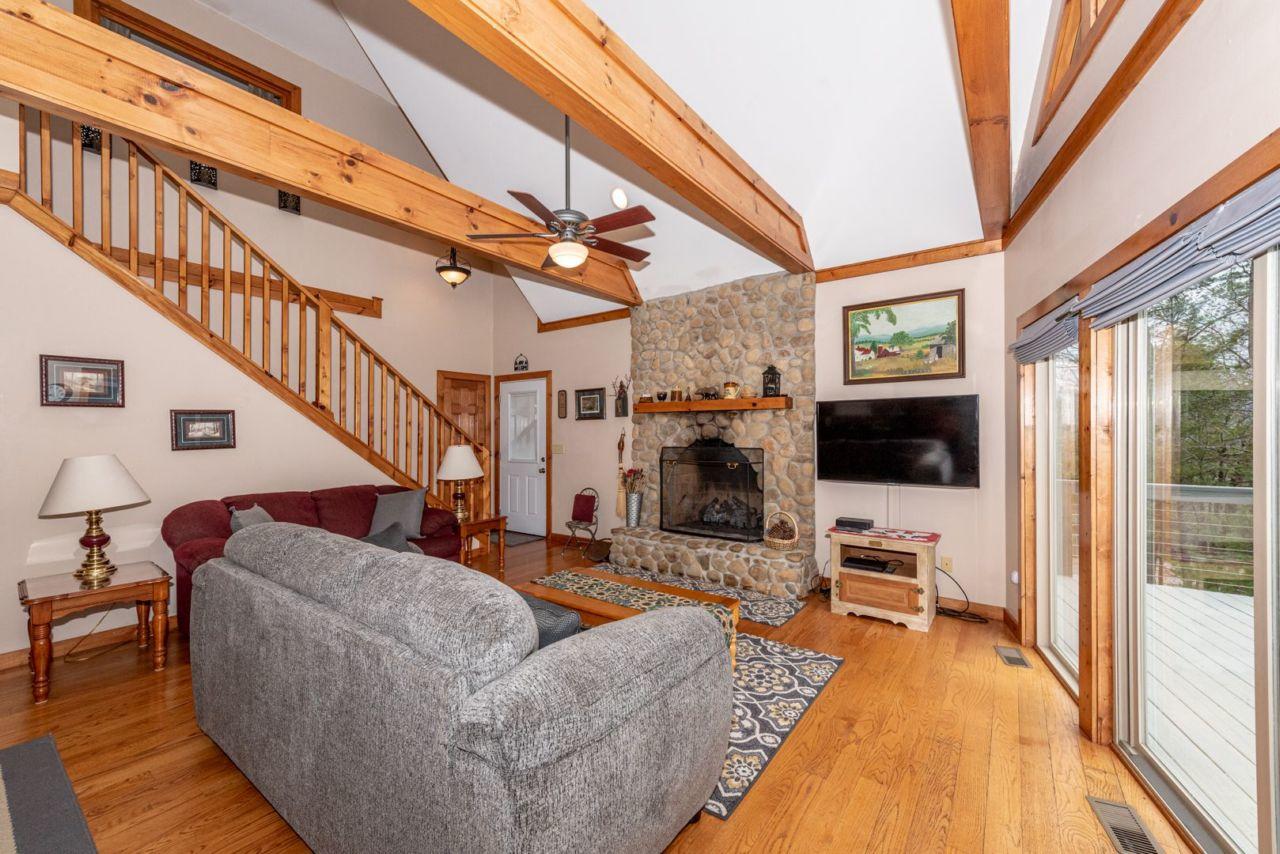 209 Cutter Gap Road Townsend, TN 37882 - Photo 10 of 30 Living room