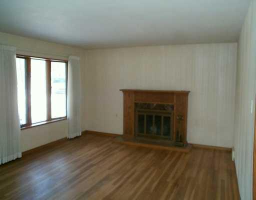 9753 Griffith Road Wexford, PA 15090 - Photo 2 of 8 Living Room.