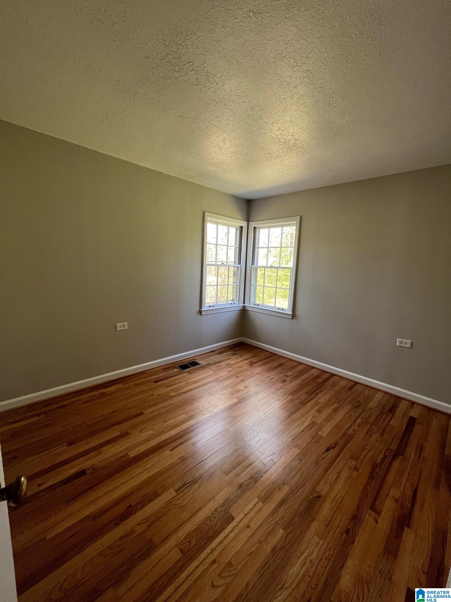 553 Polly Reed Road Northeast Birmingham, AL 35215 - Photo 3 of 15