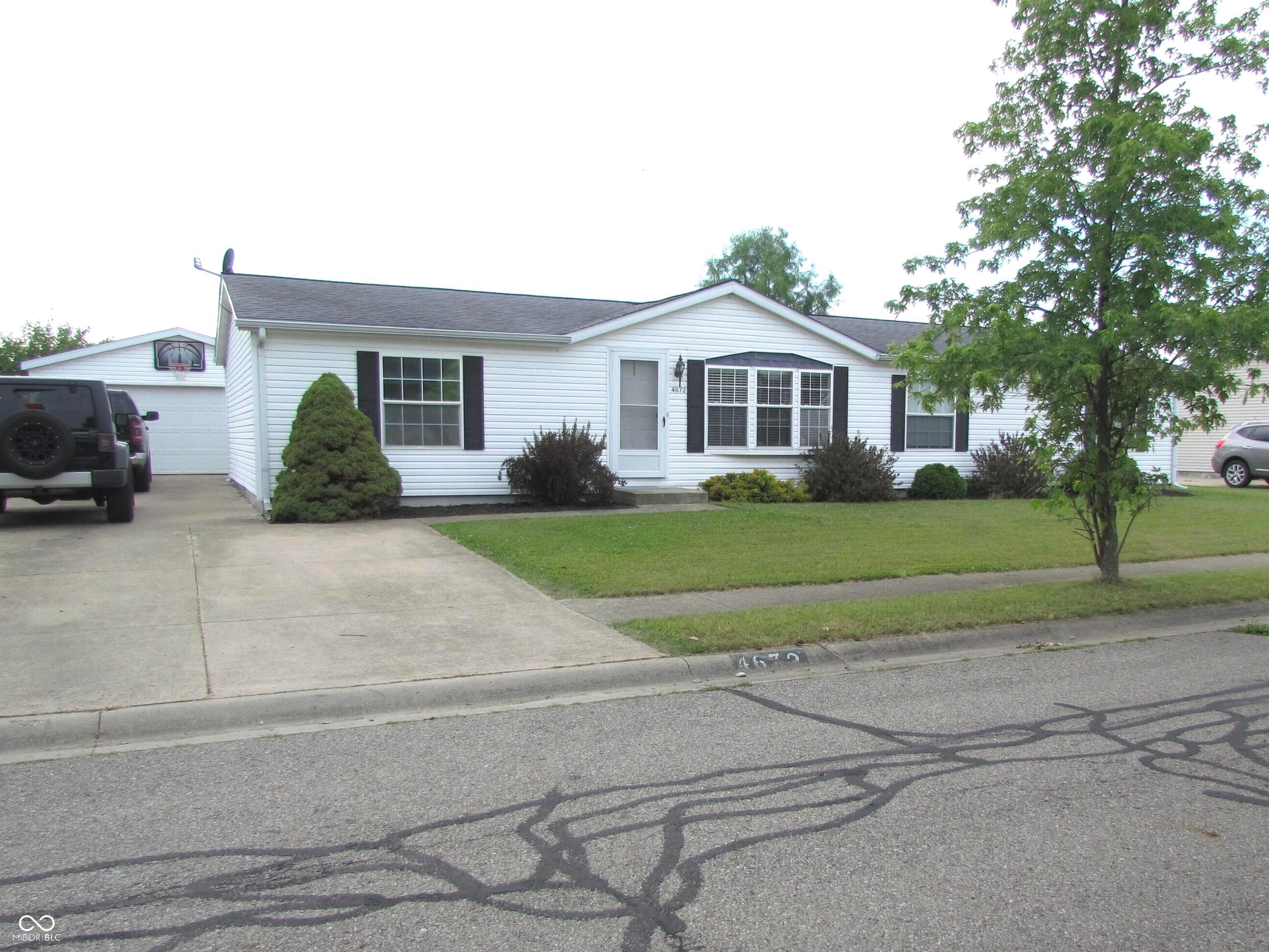 4672 Autumn Ridge Drive Columbus, IN 47203 - Photo 3 of 25 Gallery Image 3