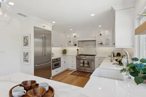 $835,000 | 15915 Via Toledo, San Lorenzo, CA 94580