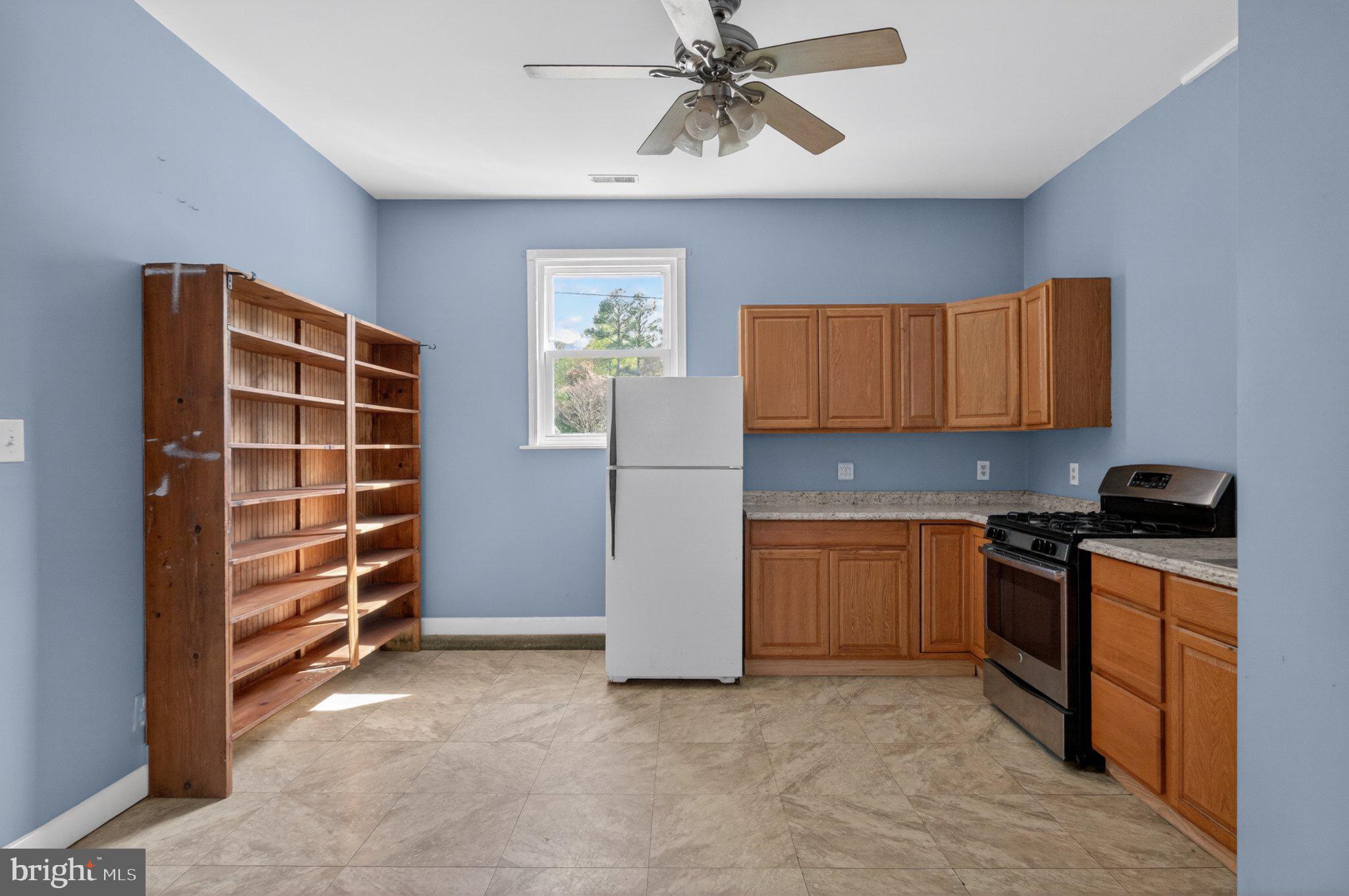 45278 Cove Manor Road California, MD 20619 - Photo 20 of 26 Bright and spacious kitchen awaits you.