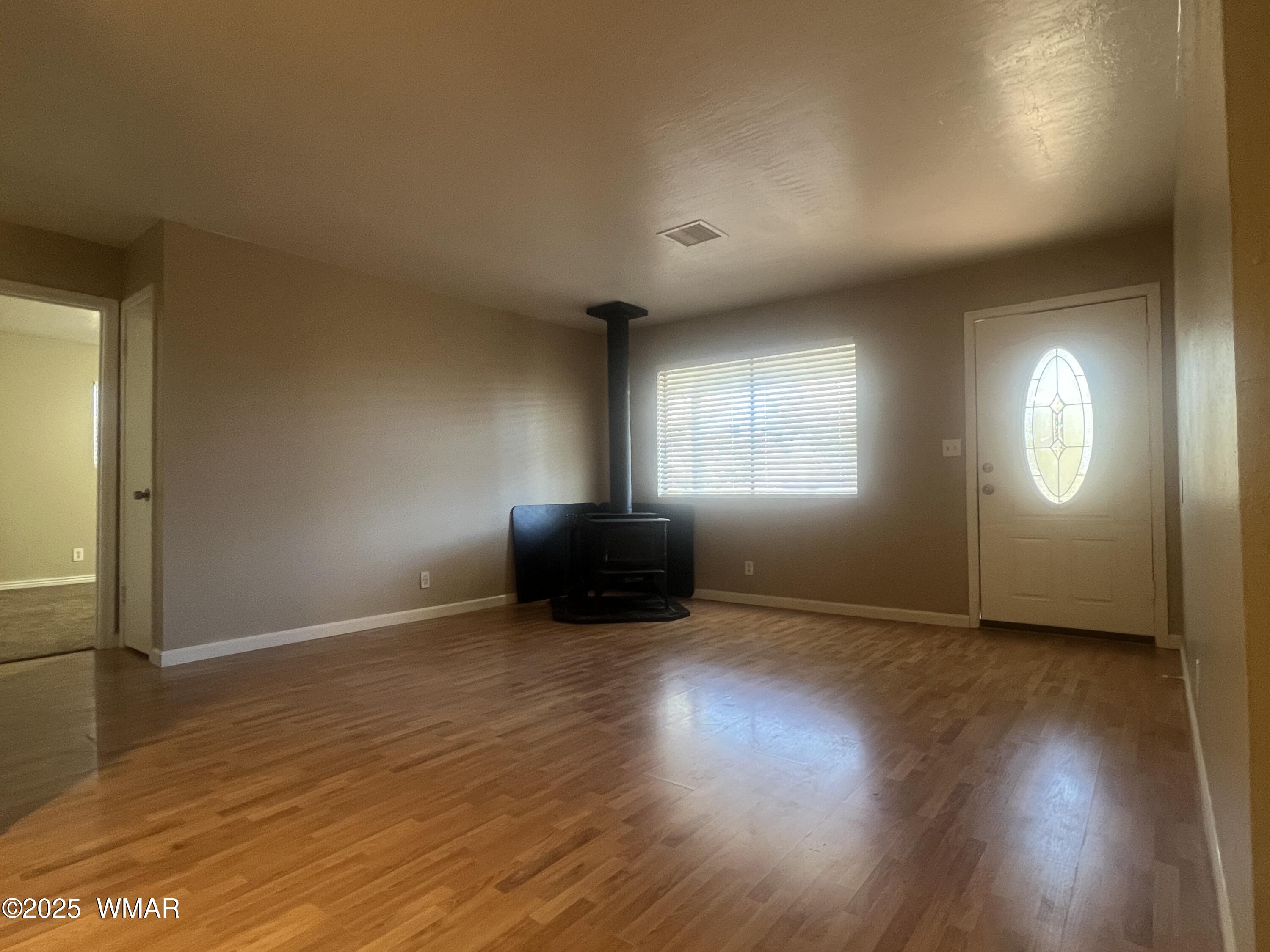 1507 Eagle Rest Road Show Low, AZ 85901 - Photo 3 of 24 Living room