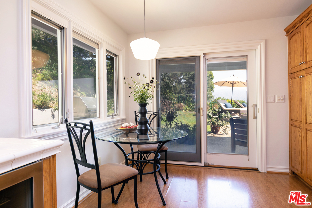 10935 Alta View Drive Studio City, CA 91604 - Photo 13 of 45