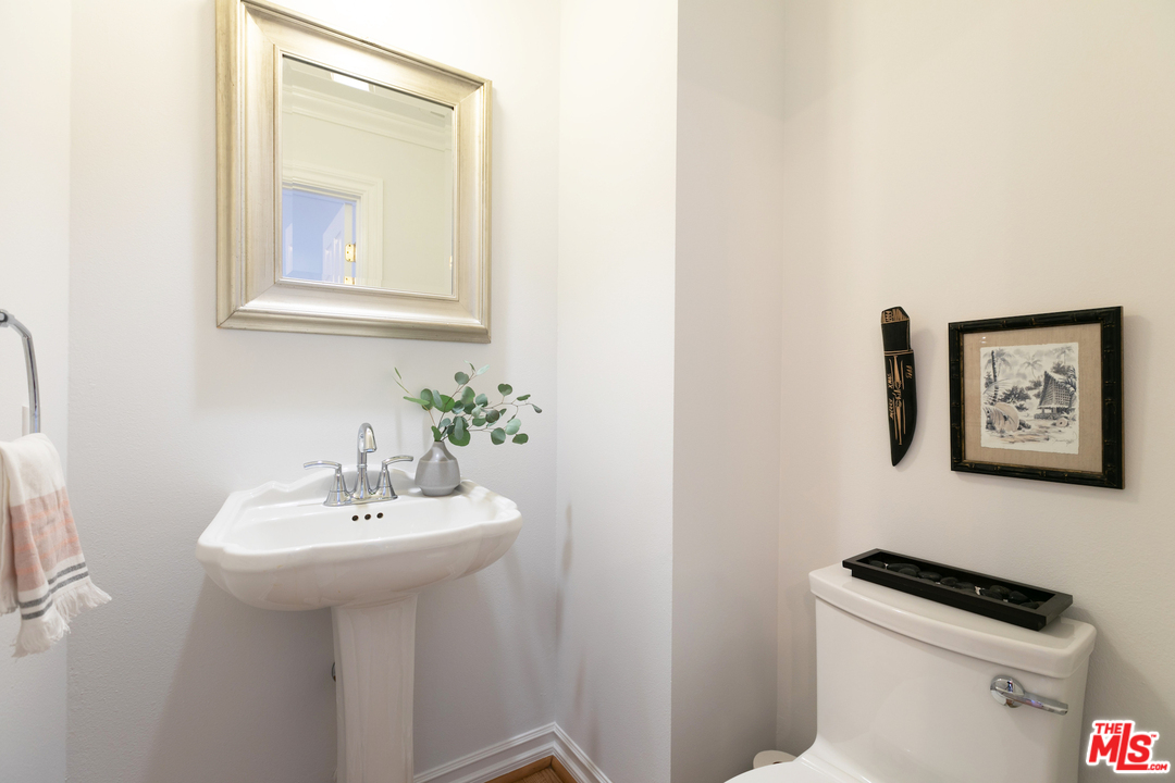10935 Alta View Drive Studio City, CA 91604 - Photo 15 of 45 a bathroom with a sink and a mirror