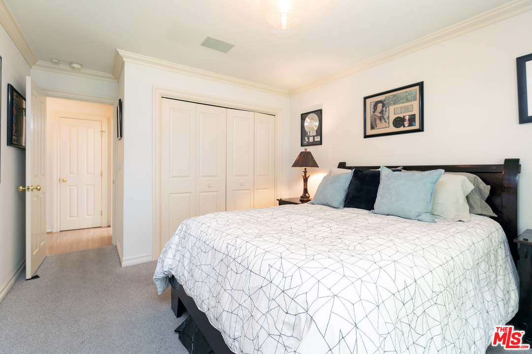 10935 Alta View Drive Studio City, CA 91604 - Photo 27 of 45