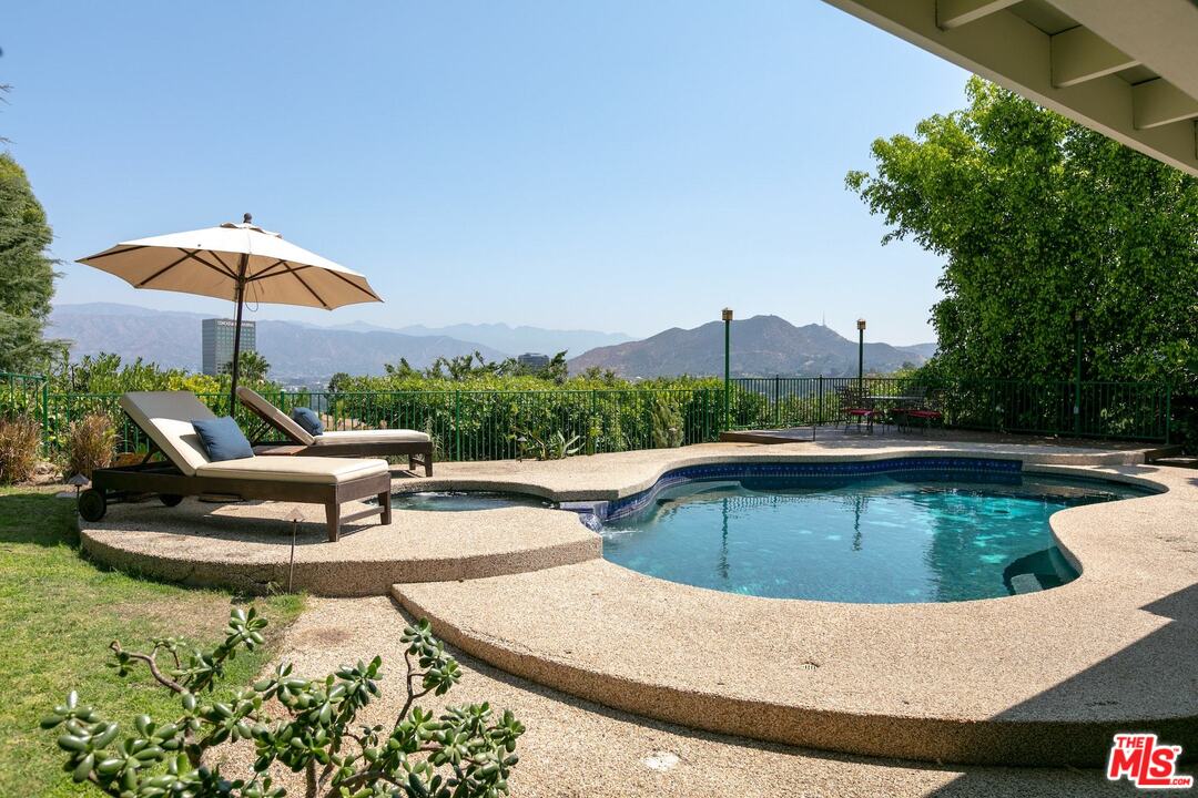 10935 Alta View Drive Studio City, CA 91604 - Photo 31 of 45