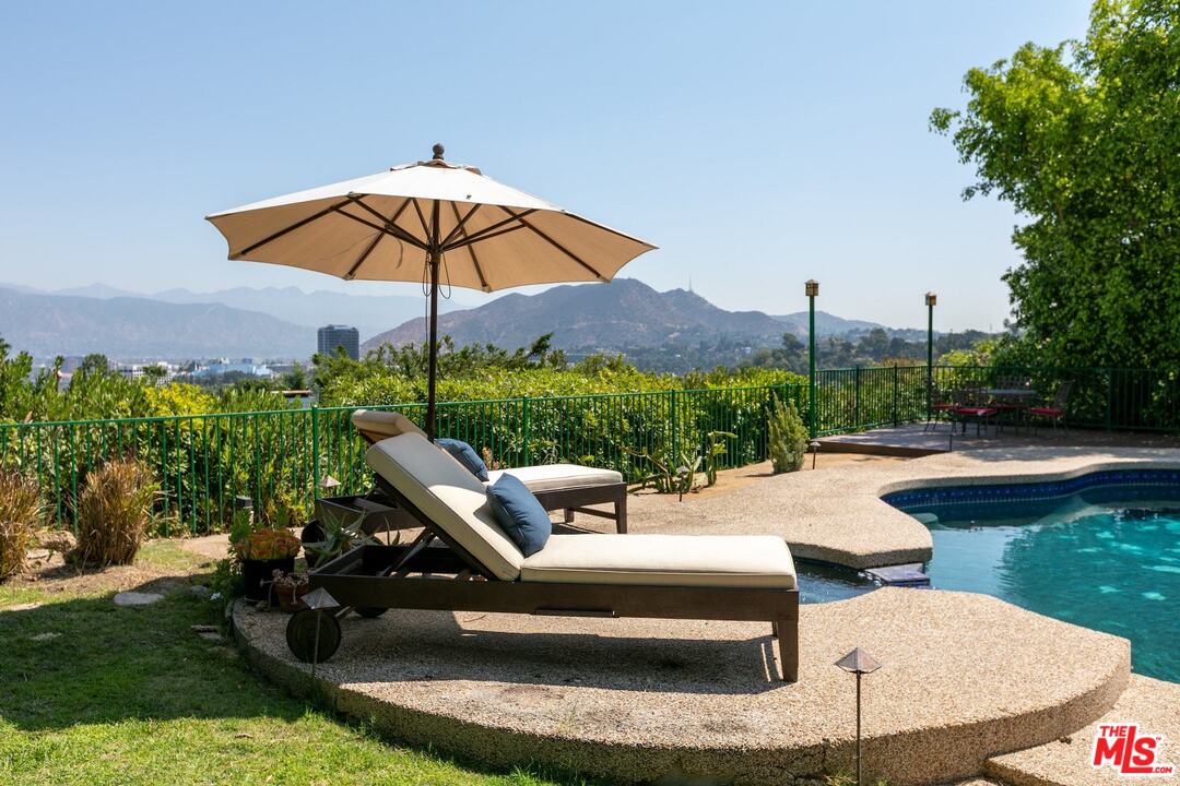 10935 Alta View Drive Studio City, CA 91604 - Photo 32 of 45