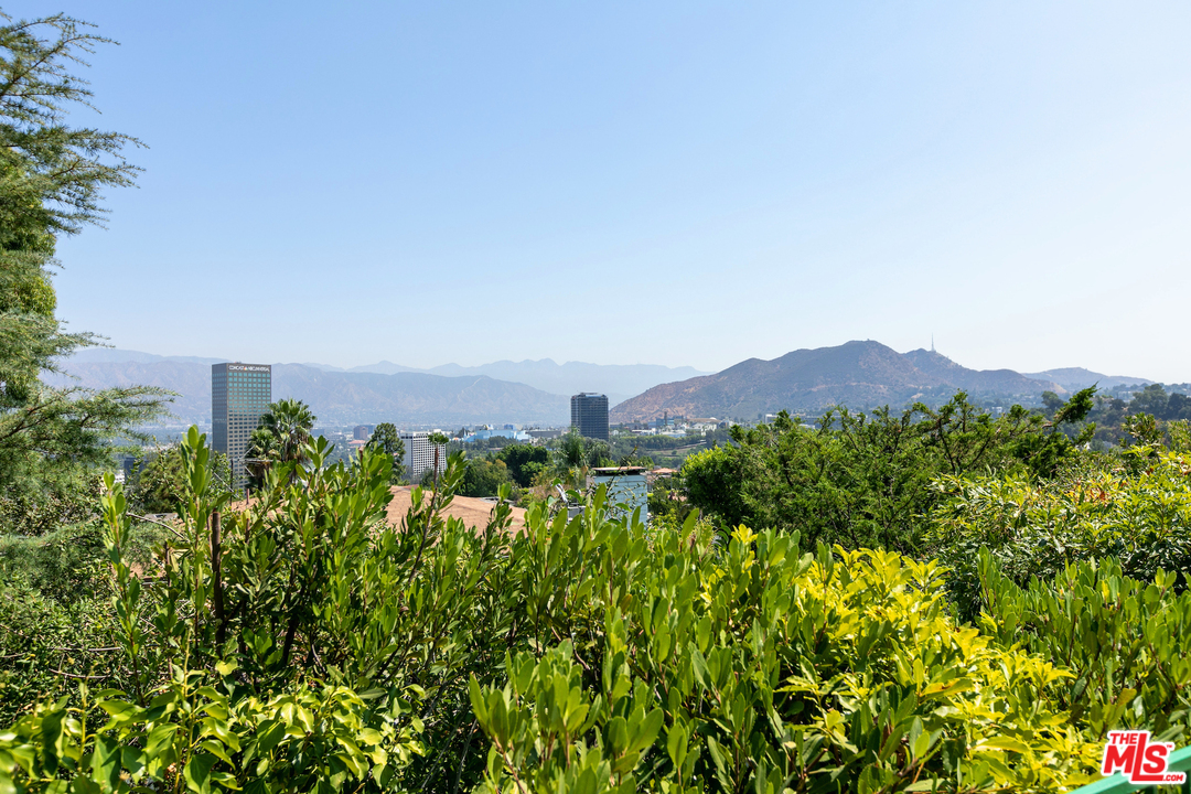 10935 Alta View Drive Studio City, CA 91604 - Photo 35 of 45