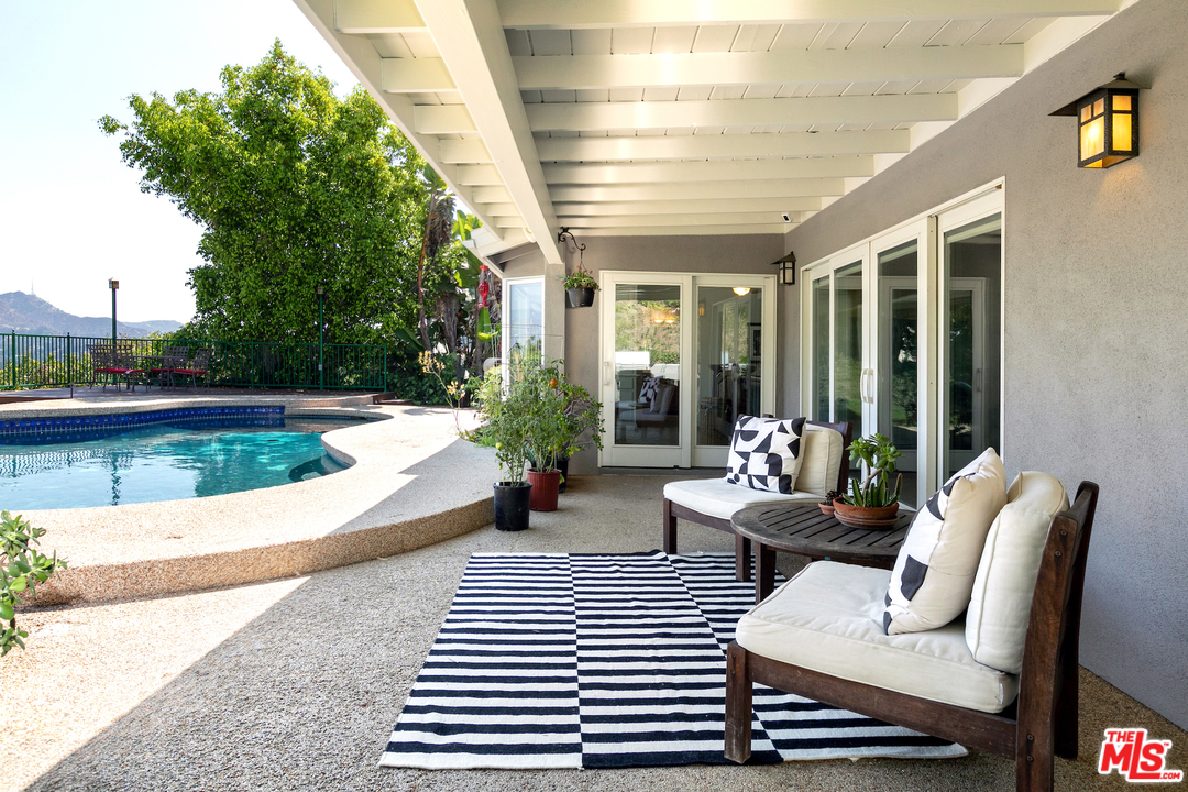 10935 Alta View Drive Studio City, CA 91604 - Photo 37 of 45