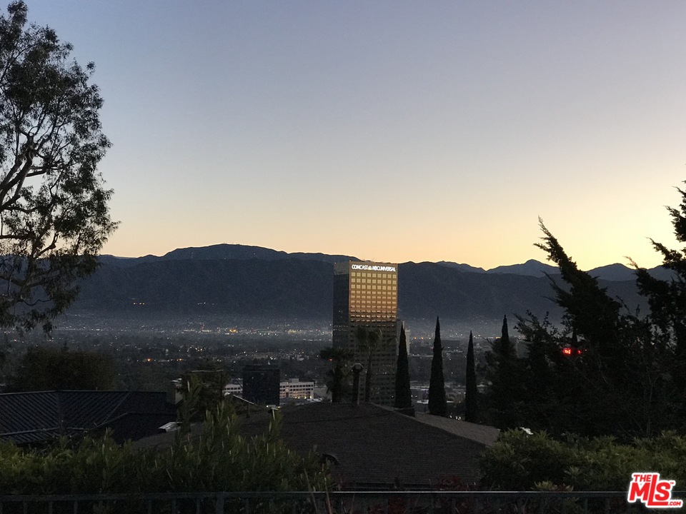 10935 Alta View Drive Studio City, CA 91604 - Photo 43 of 45