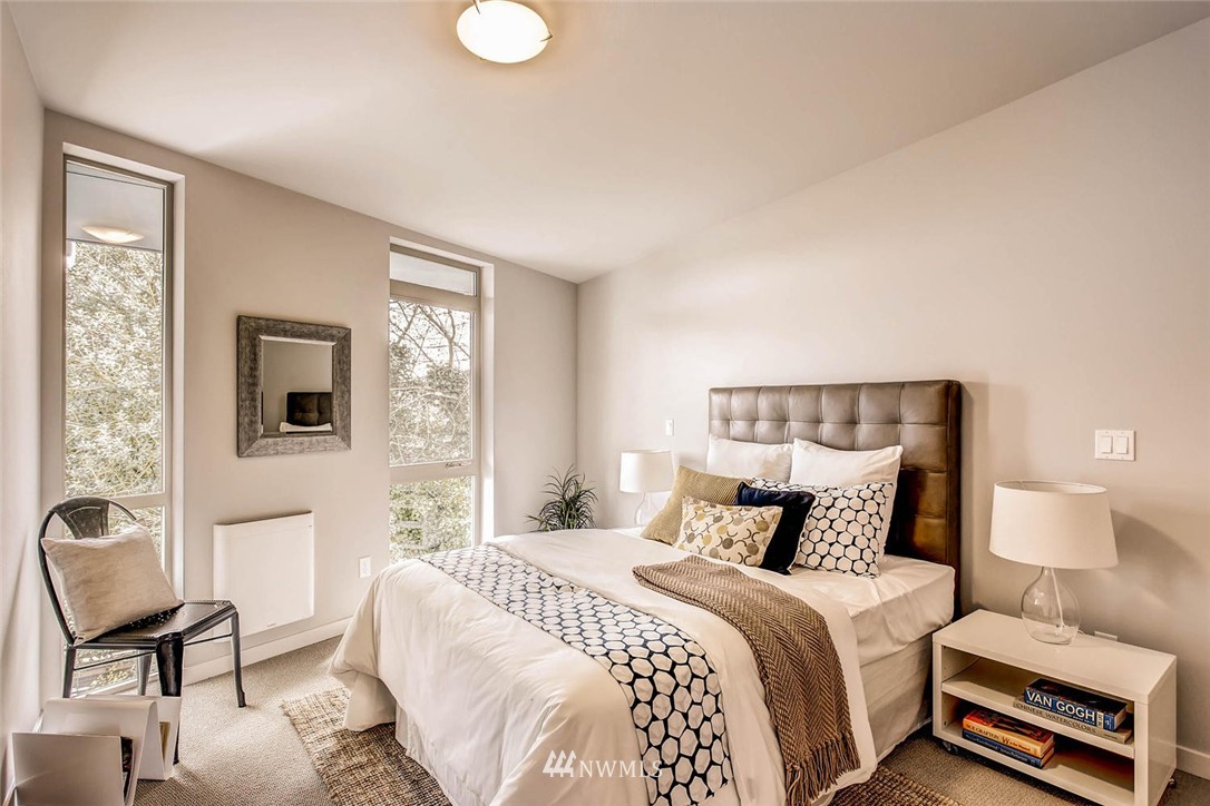 981 North 45th Street Seattle, WA 98103 - Photo 12 of 24