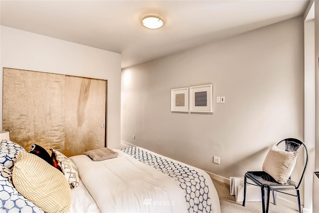 981 North 45th Street Seattle, WA 98103 - Photo 13 of 24