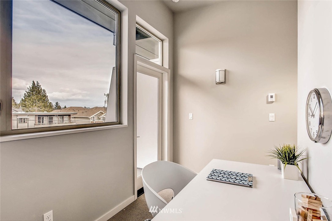 981 North 45th Street Seattle, WA 98103 - Photo 16 of 24