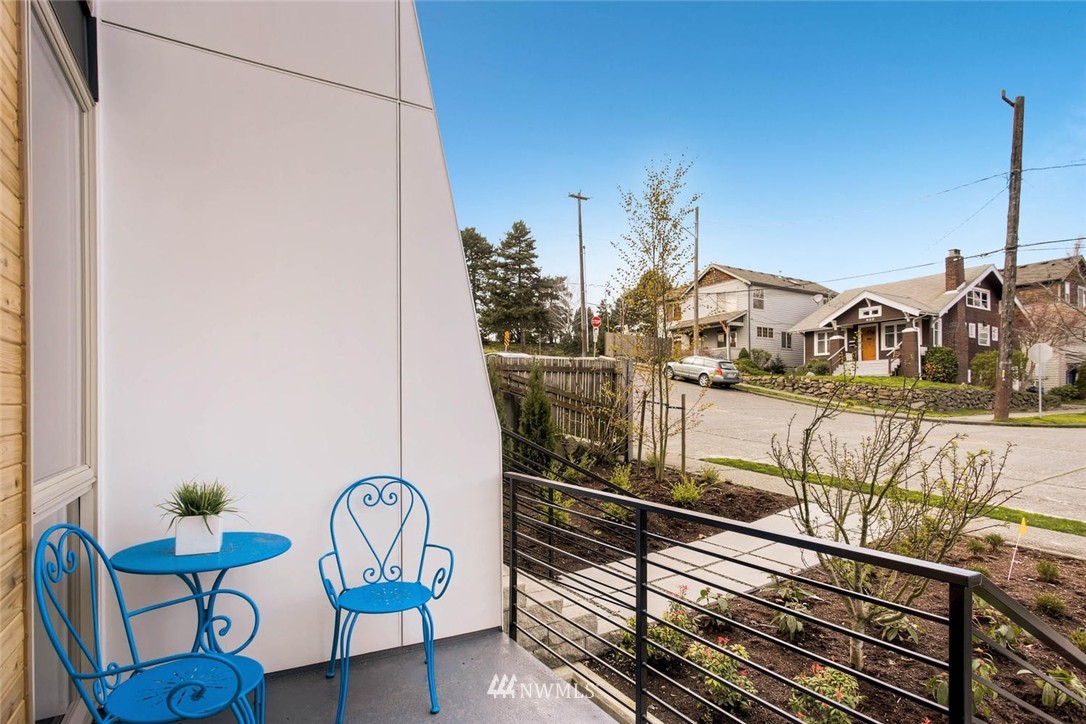 981 North 45th Street Seattle, WA 98103 - Photo 3 of 24