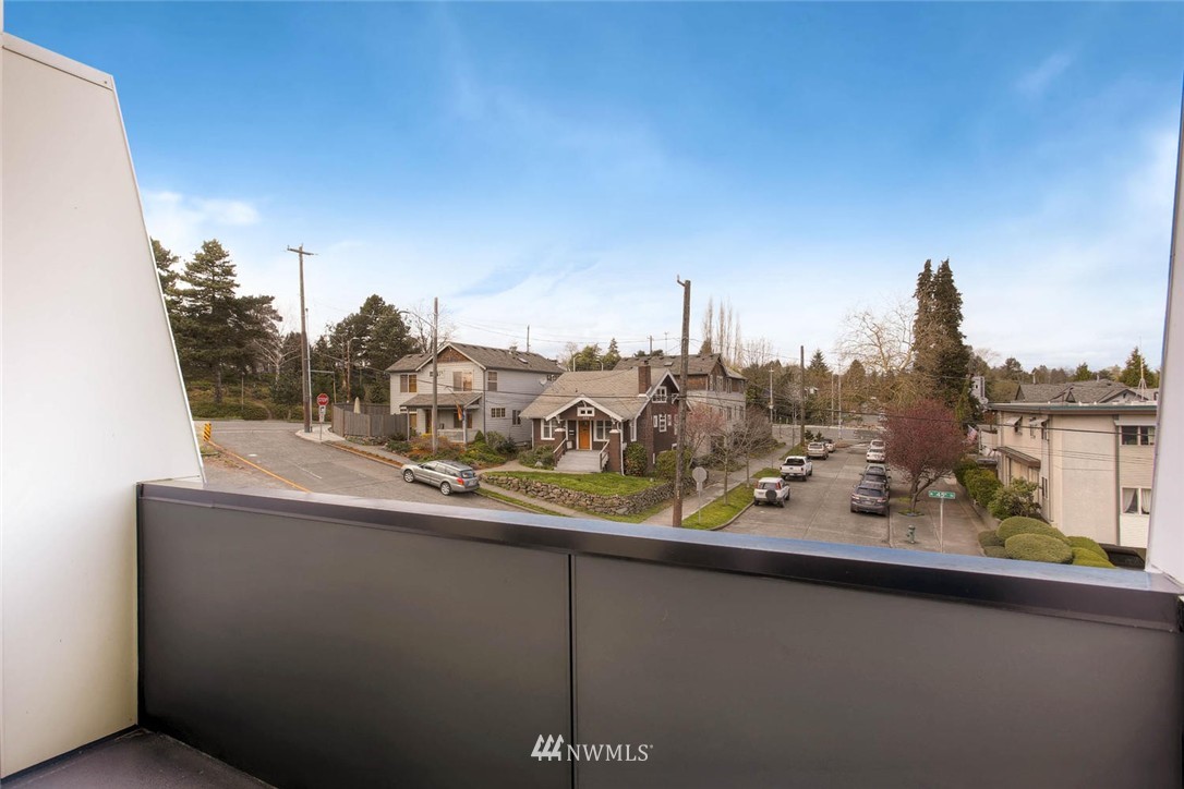 981 North 45th Street Seattle, WA 98103 - Photo 22 of 24