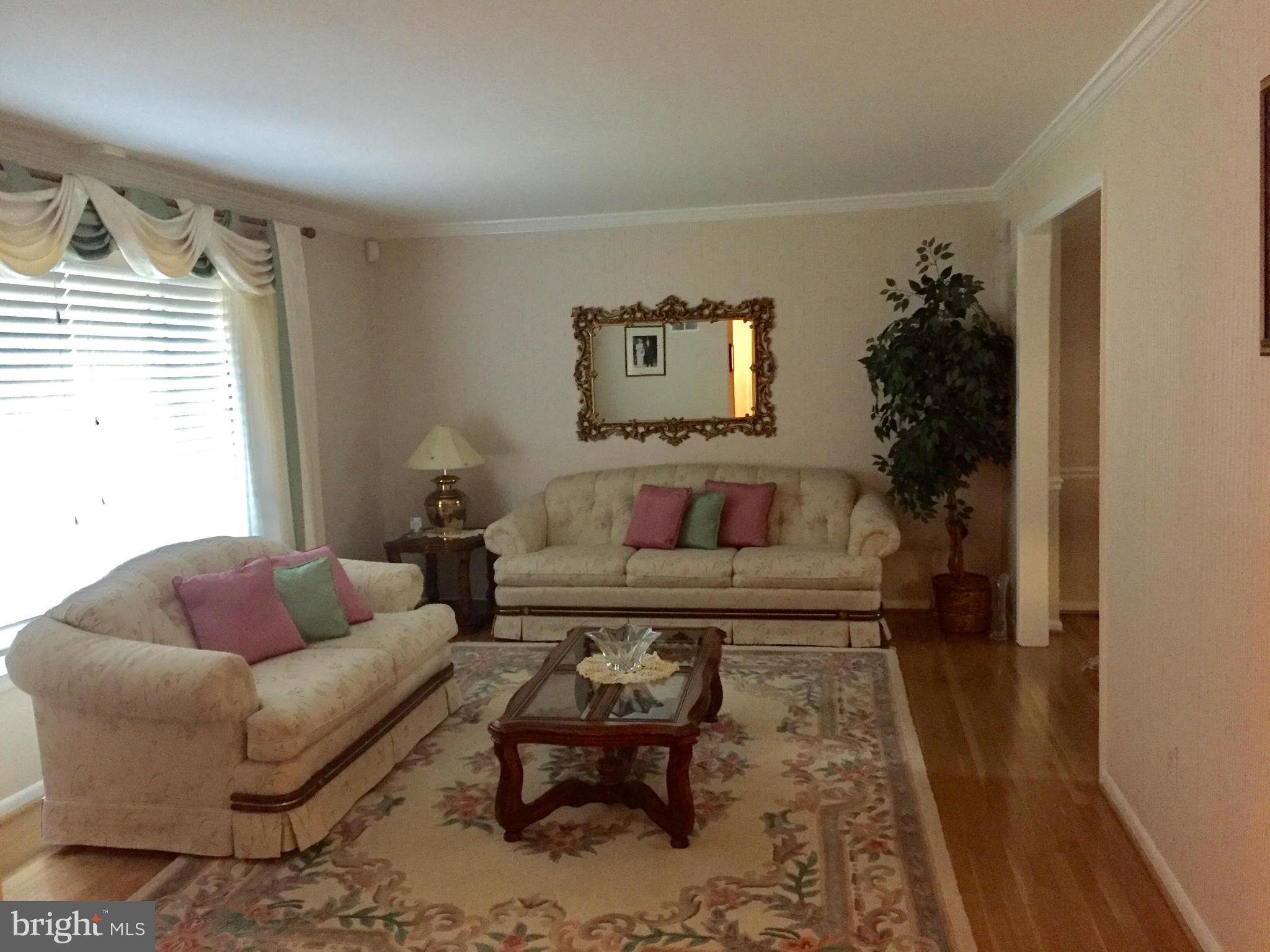 3120 Castleleigh Road Silver Spring, MD 20904 - Photo 2 of 30 Living Room