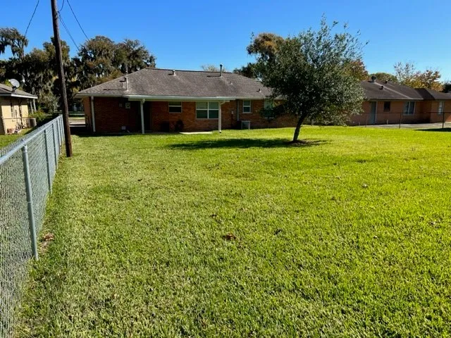$1,750 | 110 Oleander Street, Lake Jackson, TX 77566