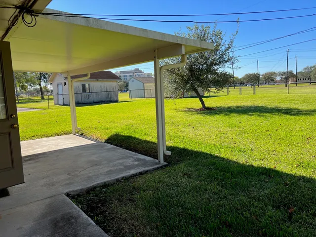 $1,750 | 110 Oleander Street, Lake Jackson, TX 77566