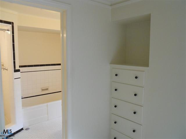 677 Neff Road Grosse Pointe, MI 48230 - Photo 18 of 30 31132447-17.JPG