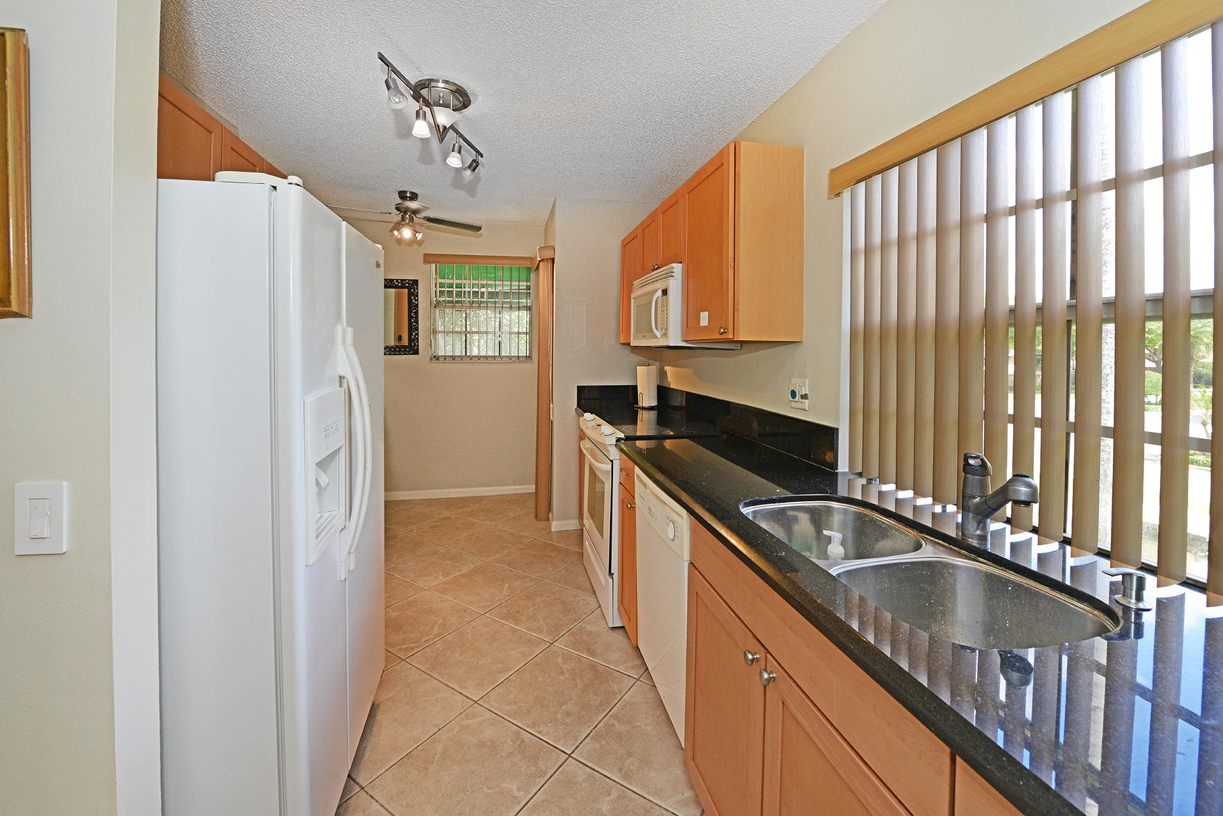 6488 Via Regina Boca Raton, FL 33433 - Photo 5 of 37 DSC_0020A