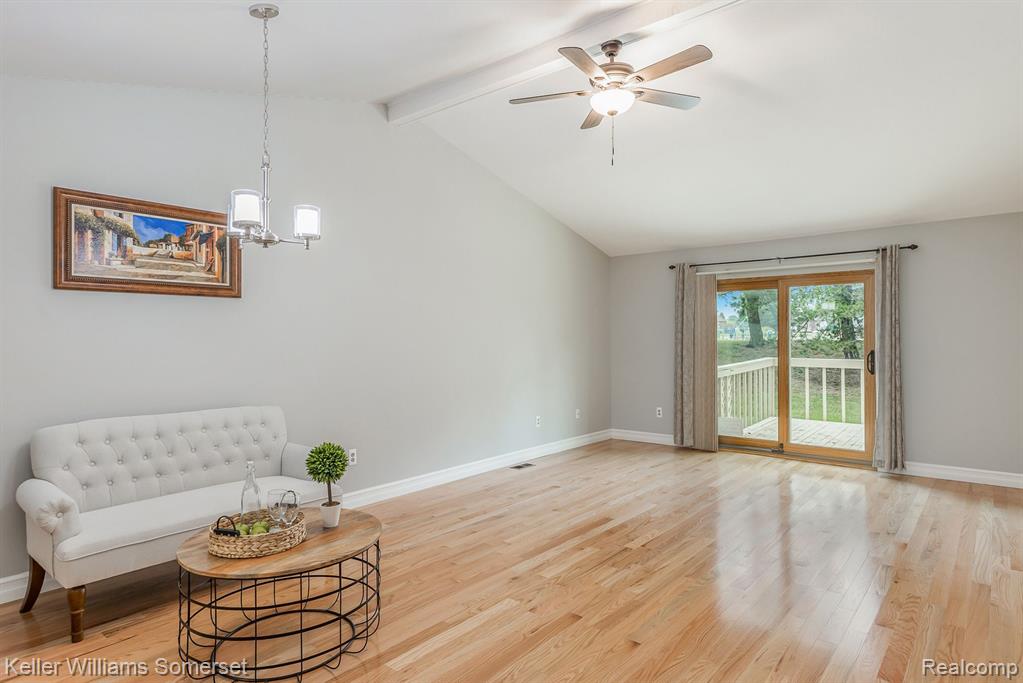 524 Tennyson Rochester Hills, MI 48307 - Photo 2 of 25