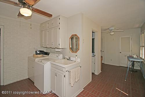 1507 South Rusk Street Amarillo, TX 79102 - Photo 13 of 15 Laundry Room