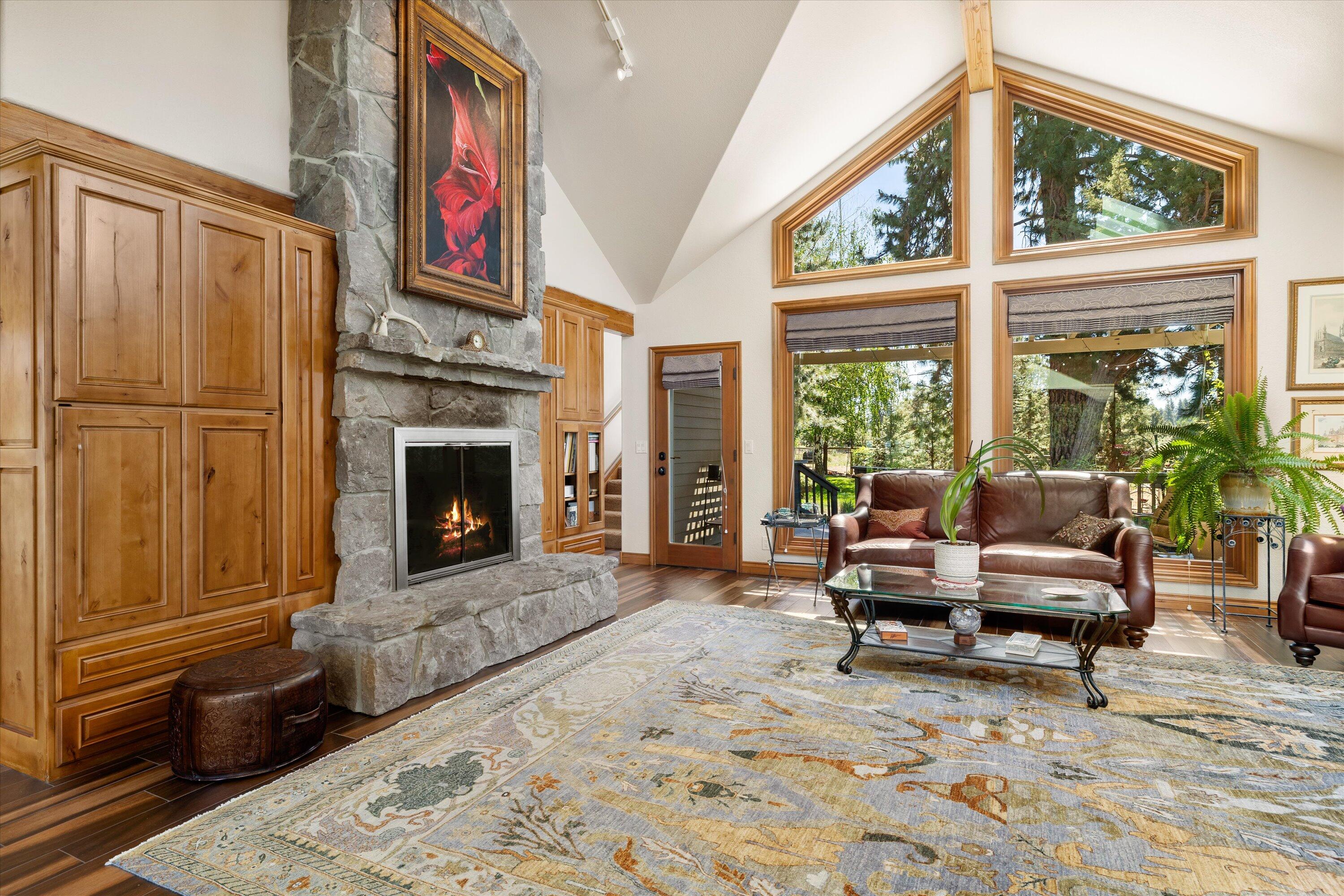 60604 Woodside Road Bend, OR 97702 - Photo 10 of 99 great room
