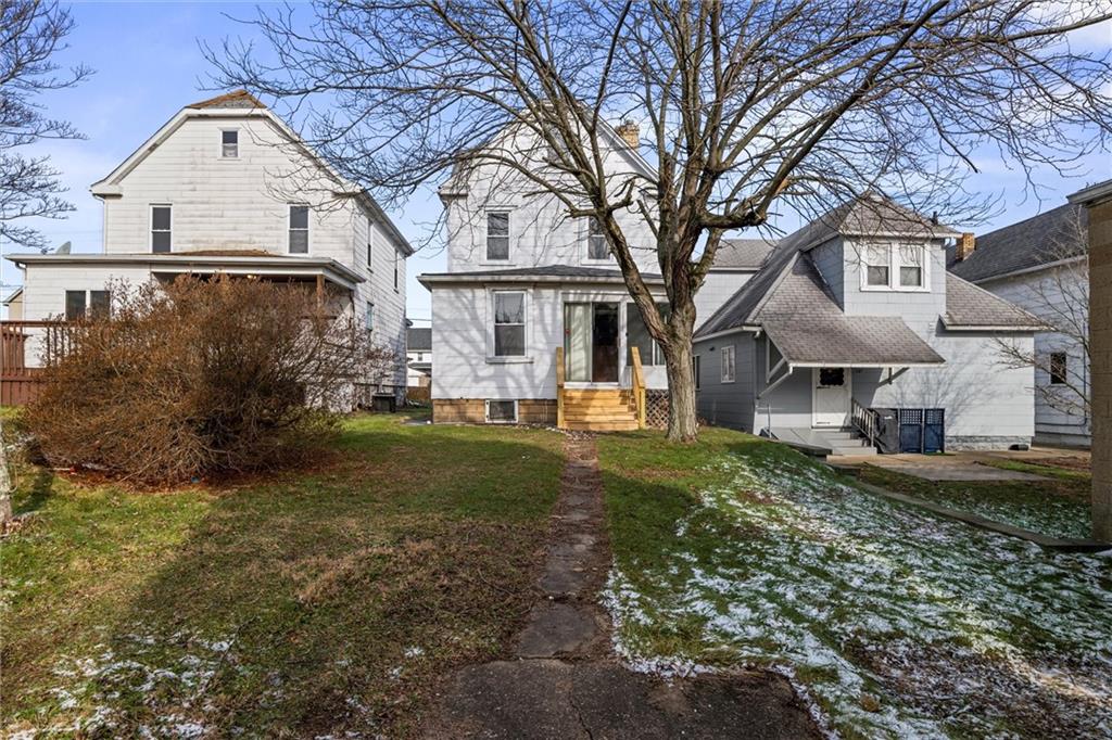 325 Walnut Street Vandergrift, PA 15690 - Photo 25 of 29 a view of a yard in front of house