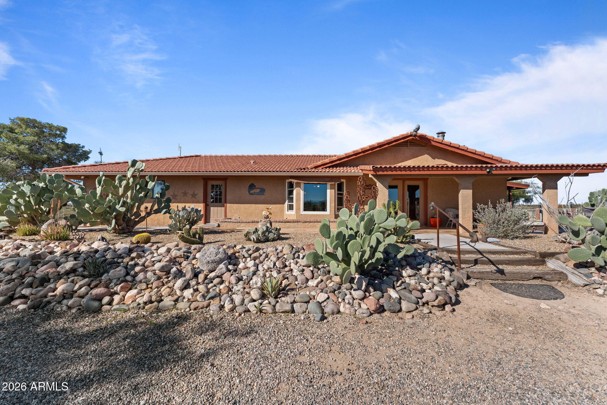 35085 South Turtle Creek Road Wickenburg, AZ 85390 - Photo 49 of 55 a front view of a house with garden