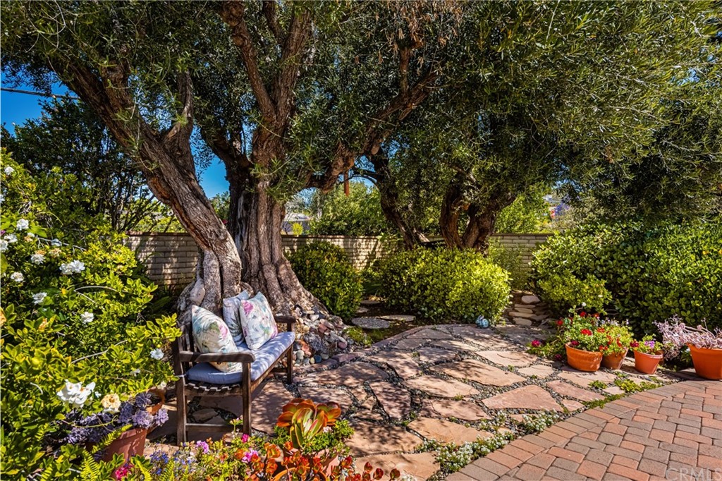 2012 Omega Drive North Tustin, CA 92705 - Photo 10 of 41 a backyard of a house with table and chairs