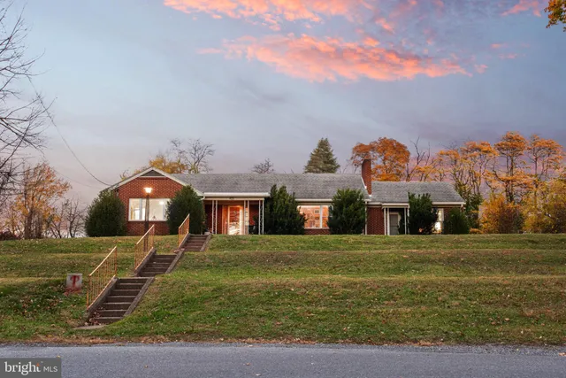 $295,000 | 401 Village Road, Harrisburg, PA 17112