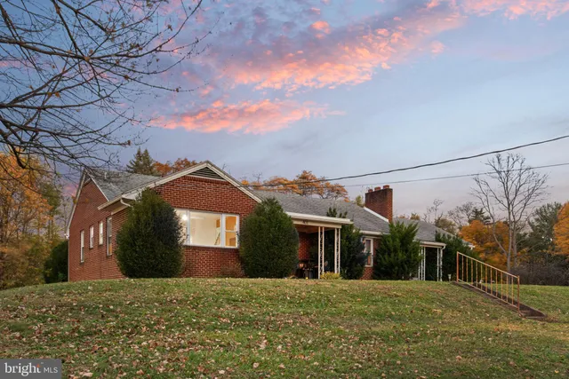 $295,000 | 401 Village Road, Harrisburg, PA 17112