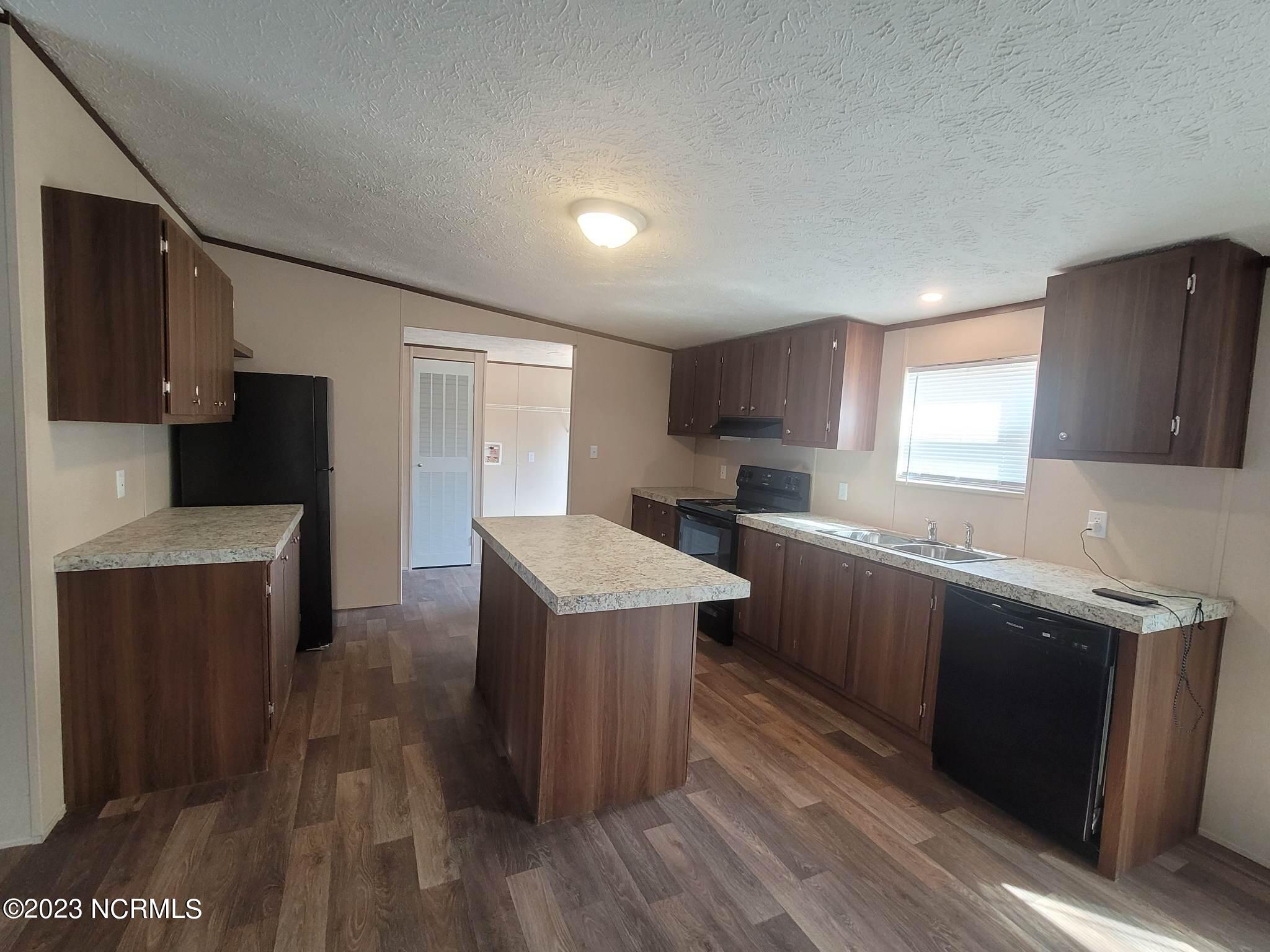 53 Little Pond Road Rocky Point, NC 28457 - Photo 9 of 27 Kitchen