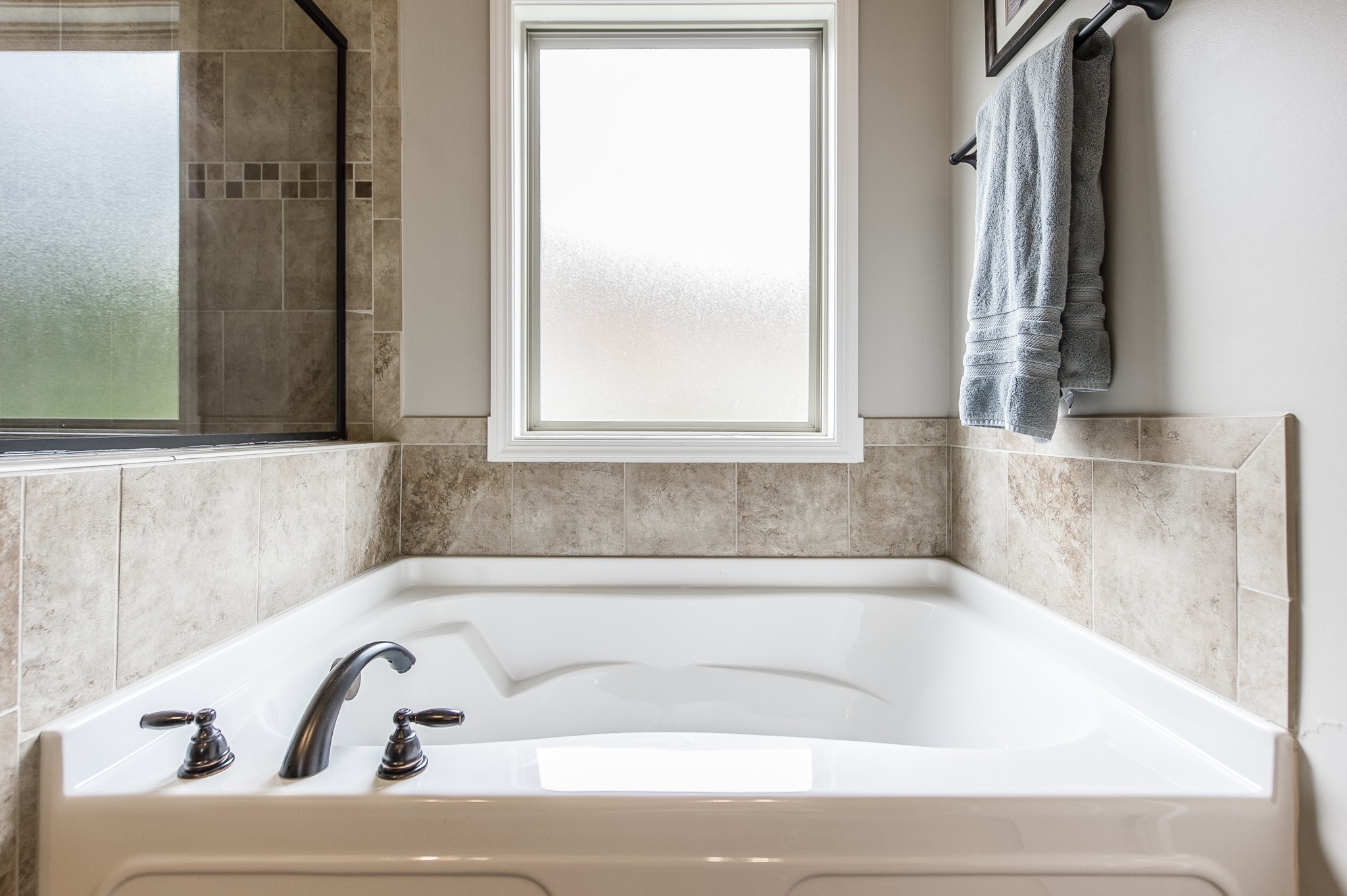 1145 Kimberly Drive Goodlettsville, TN 37072 - Photo 47 of 70 a bathroom with bathtub and window