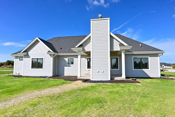 $1,050,000 | N66W34839 Baltic Pass, Oconomowoc, WI 53066