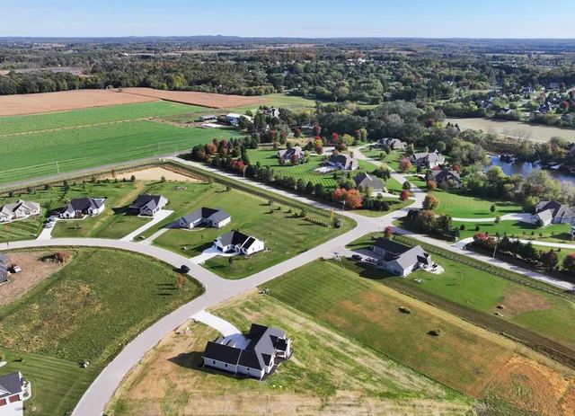 $1,095,000 | N66W34839 Baltic Pass, Oconomowoc, WI 53066