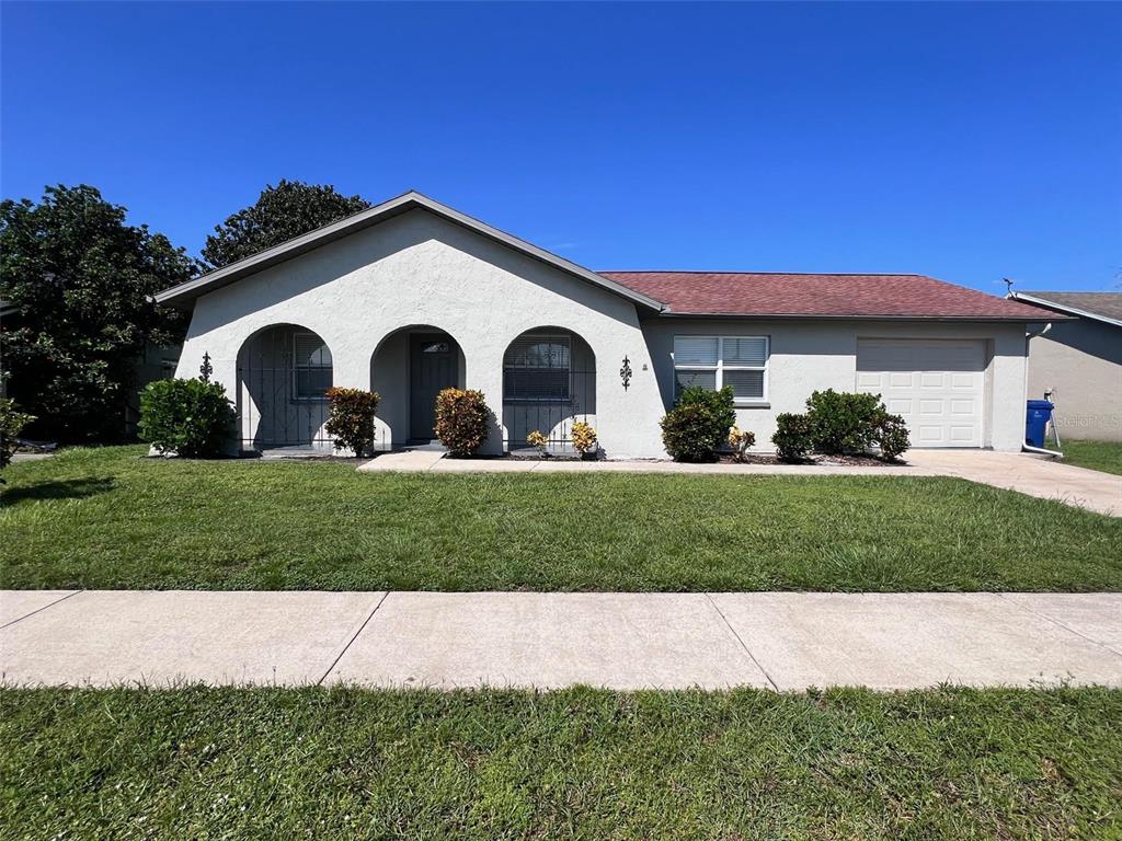 a view of a house with a yard
