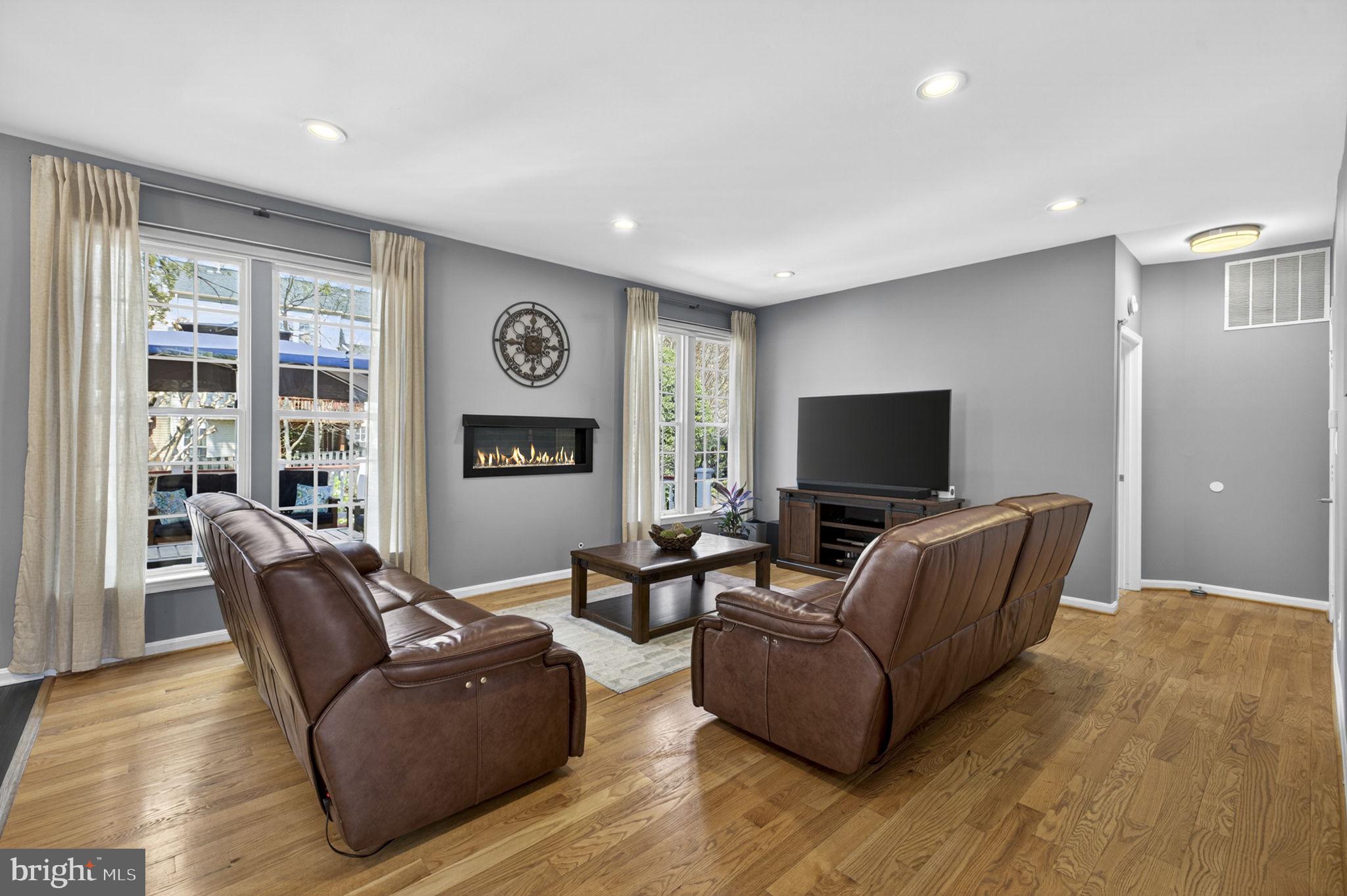 43200 Lighthouse Place Chantilly, VA 20152 - Photo 11 of 47 a living room with furniture and a flat screen tv