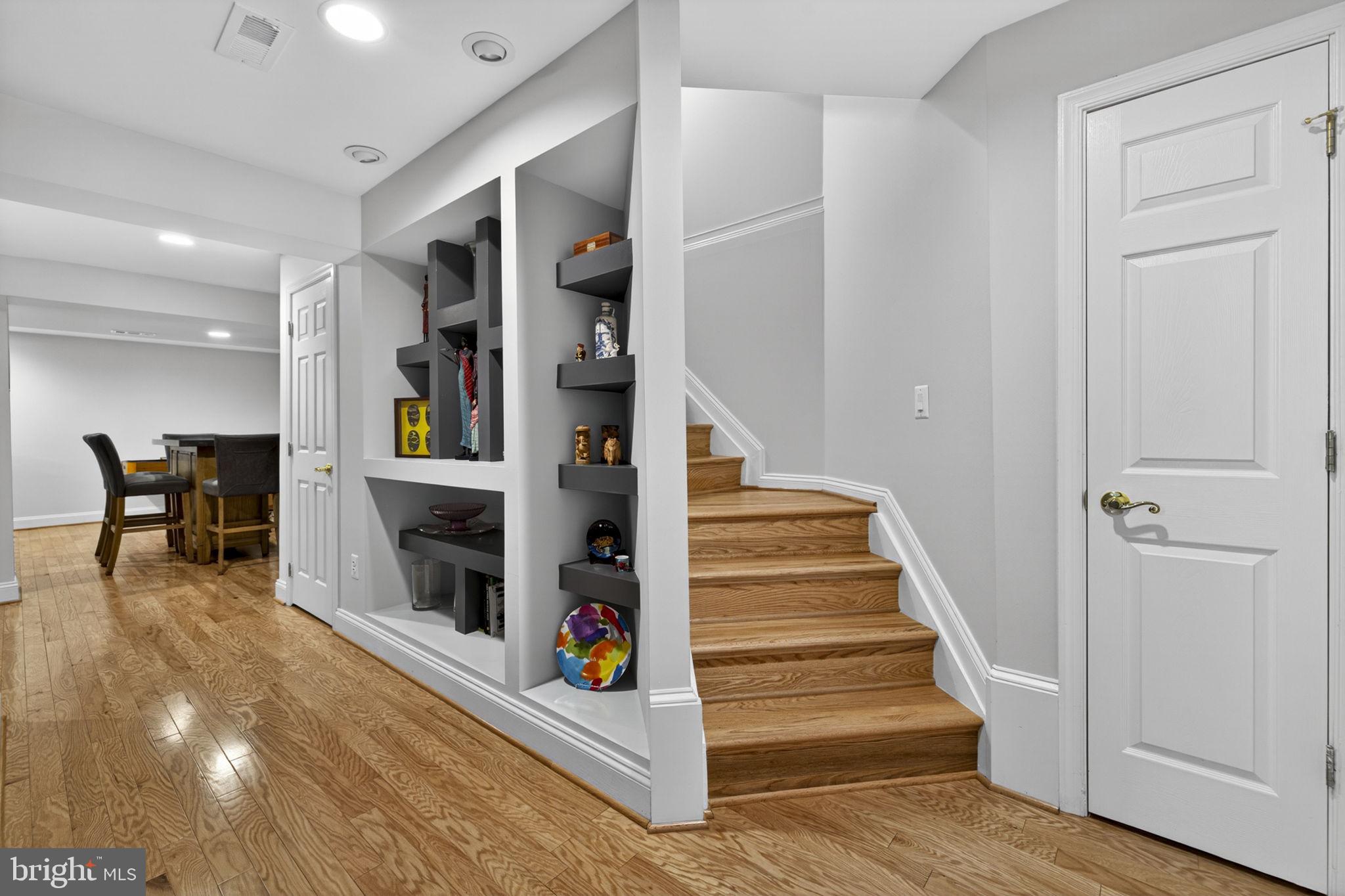 43200 Lighthouse Place Chantilly, VA 20152 - Photo 32 of 47 a view of entryway and hall