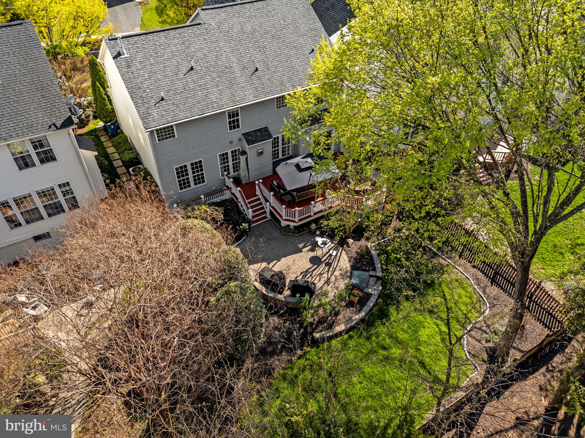 43200 Lighthouse Place Chantilly, VA 20152 - Photo 46 of 47 an aerial view of a house with garden