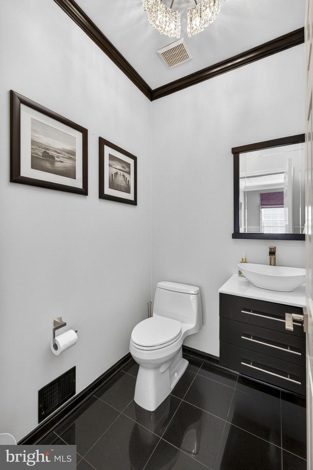43200 Lighthouse Place Chantilly, VA 20152 - Photo 10 of 47 a bathroom with a toilet sink and mirror