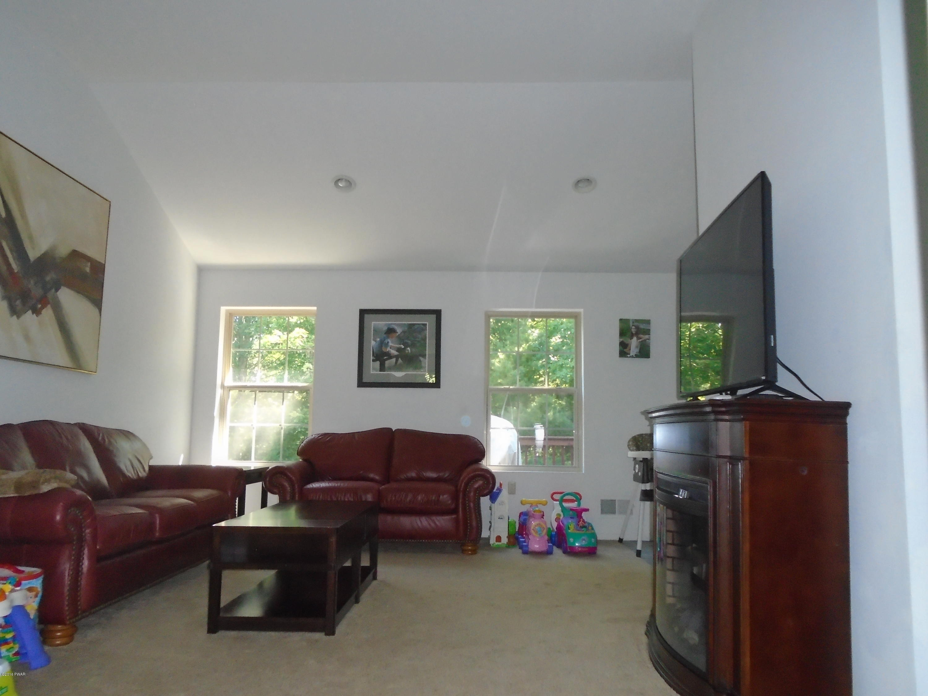 189 Pedersen Ridge Road Milford, PA 18337 - Photo 8 of 58