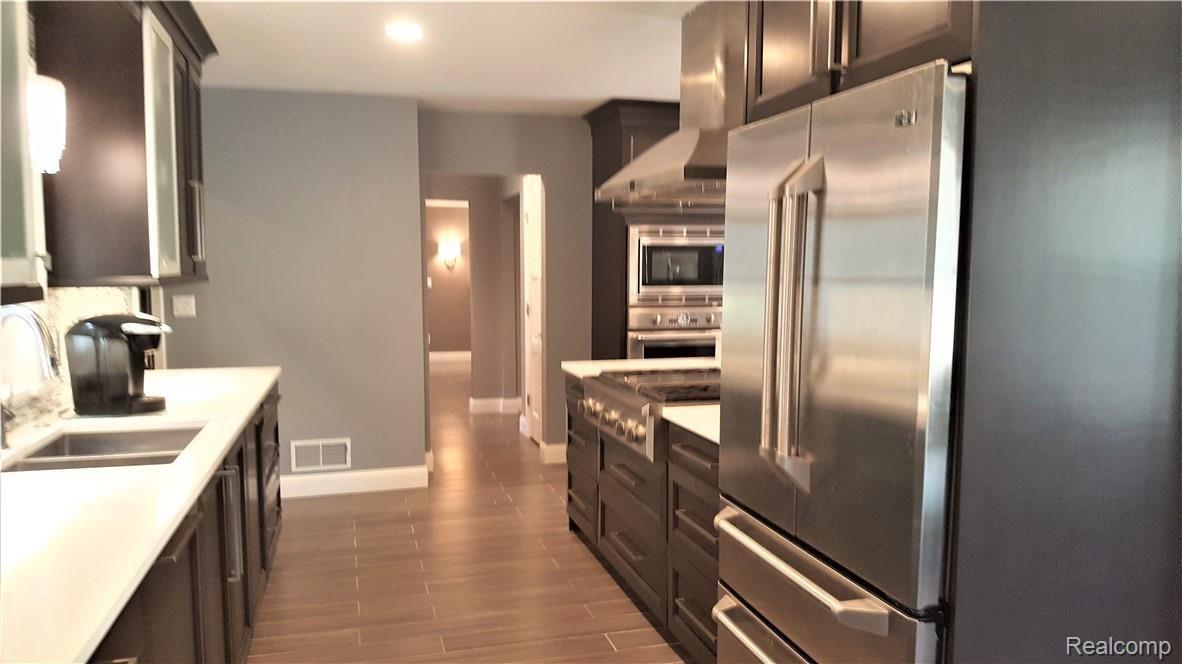 25555 Meridian Road Grosse Ile, MI 48138 - Photo 33 of 58 Stainless steel appliances.