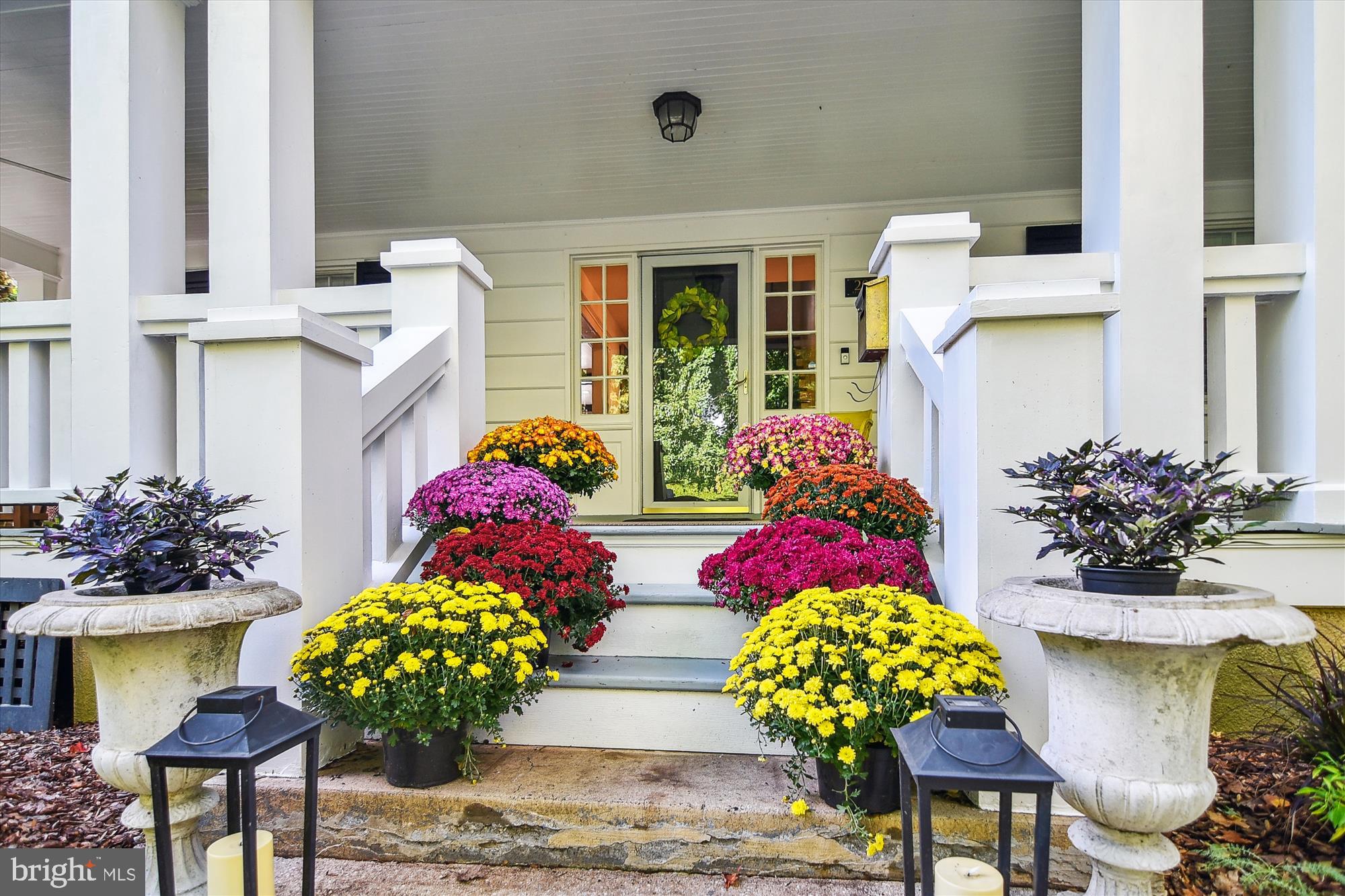 208 Edgevale Road Baltimore, MD 21210 - Photo 4 of 69 Front porch stairs