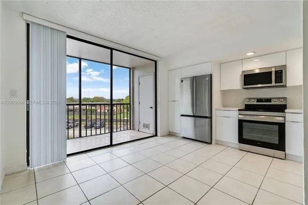 $2,450 | 8520 Southwest 133rd Avenue Road, Unit 323, Miami, FL 33183