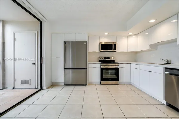 $2,450 | 8520 Southwest 133rd Avenue Road, Unit 323, Miami, FL 33183