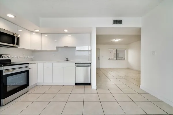 $2,450 | 8520 Southwest 133rd Avenue Road, Unit 323, Miami, FL 33183