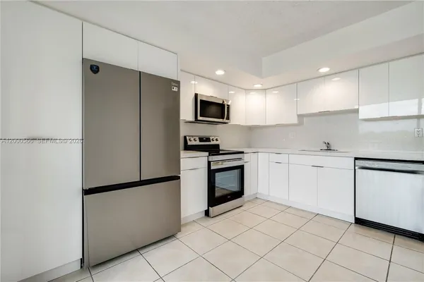 $2,450 | 8520 Southwest 133rd Avenue Road, Unit 323, Miami, FL 33183